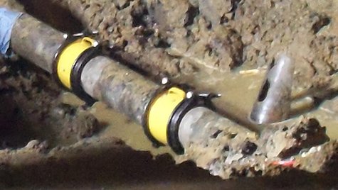 They patched the pipe like a big piece of garden hose with those yellow clamps.
You can see a piece of the pipe that failed just to the right of the water main. They patched the pipe like a big piece of garden hose with those yellow clamps.
You can see a piece of the pipe that failed just to the right of the water main.