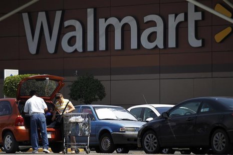 Shoppers are seen in front of a Wal-Mart store in Mexico City, August 15, 2012. REUTERS/Edgard Garrido Shoppers are seen in front of a Wal-Mart store in Mexico City, August 15, 2012. REUTERS/Edgard Garrido