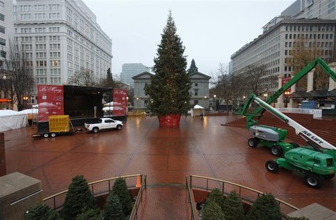 The Christmas tree, target of Somali-born Osman Mohamud, is seen in Pioneer Courthouse Square in Portland, Oregon, November 27, 2010. REUTER The Christmas tree, target of Somali-born Osman Mohamud, is seen in Pioneer Courthouse Square in Portland, Oregon, November 27, 2010. REUTER