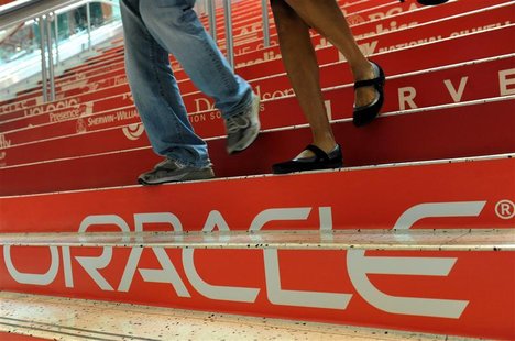 Attendees walk down branded steps at the 29th Oracle OpenWorld in San Francisco October 2, 2011. REUTERS/Susana Bates Attendees walk down branded steps at the 29th Oracle OpenWorld in San Francisco October 2, 2011. REUTERS/Susana Bates