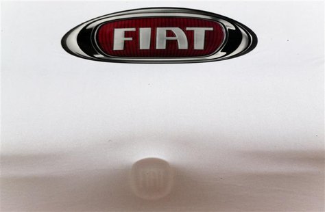 A Fiat car under covers is seen at a dealership in Rome October 30, 2012. REUTERS/Alessandro Bianchi A Fiat car under covers is seen at a dealership in Rome October 30, 2012. REUTERS/Alessandro Bianchi