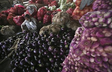 A vendor waits for customers at a wholesale vegetable market on the outskirts of Jammu November 14, 2012. REUTERS/Mukesh Gupta A vendor waits for customers at a wholesale vegetable market on the outskirts of Jammu November 14, 2012. REUTERS/Mukesh Gupta