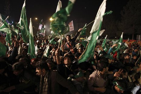 Supporters of Muhammad Tahirul Qadri, leader of Mihaj-ul-Quran wave Pakistani flags during a protest in Islamabad January 14, 2013.Thousands Supporters of Muhammad Tahirul Qadri, leader of Mihaj-ul-Quran wave Pakistani flags during a protest in Islamabad January 14, 2013.Thousands