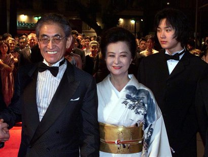 Japanese director Nagisa Oshima (L) arrives with his wife (C) and actor Ryuhei Matsuda (R) as they arrive on the red carpet at the festival Japanese director Nagisa Oshima (L) arrives with his wife (C) and actor Ryuhei Matsuda (R) as they arrive on the red carpet at the festival