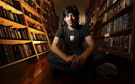 Aaron Swartz poses in a Borderland Books in San Francisco on February 4, 2008. REUTERS/Noah Berger Aaron Swartz poses in a Borderland Books in San Francisco on February 4, 2008. REUTERS/Noah Berger