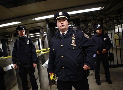 Police officers are seen at a closed subway station in New York January 15, 2013. REUTERS/Eric Thayer Police officers are seen at a closed subway station in New York January 15, 2013. REUTERS/Eric Thayer