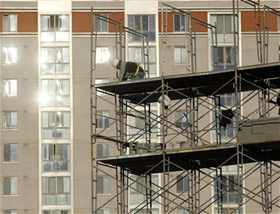A construction worker erects scaffolding at a new apartment complex under construction in Silver Spring, Maryland January 31, 2012. REUTERS/ A construction worker erects scaffolding at a new apartment complex under construction in Silver Spring, Maryland January 31, 2012. REUTERS/