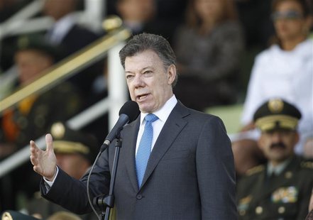 Colombian President Juan Manuel Santos gives a speech during a promotion ceremony at a police school in Bogota December 7, 2012. REUTERS/Joh Colombian President Juan Manuel Santos gives a speech during a promotion ceremony at a police school in Bogota December 7, 2012. REUTERS/Joh
