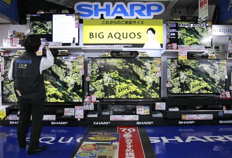 Sharp Corp's Aquos TVs are displayed at an electronics store in Tokyo October 28, 2012. REUTERS/Yuriko Nakao Sharp Corp's Aquos TVs are displayed at an electronics store in Tokyo October 28, 2012. REUTERS/Yuriko Nakao