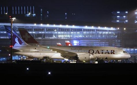 Qatar Airways' new Boeing 787 Dreamliner aircraft is parked after its first arrival at Zurich Airport in Zurich, January 14, 2013. REUTERS/M Qatar Airways' new Boeing 787 Dreamliner aircraft is parked after its first arrival at Zurich Airport in Zurich, January 14, 2013. REUTERS/M