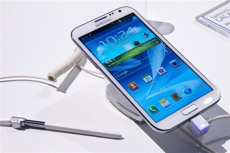 A Samsung Galaxy Note II phone-cum-tablet is displayed during the first day of the Consumer Electronics Show (CES) in Las Vegas January 8, 2 A Samsung Galaxy Note II phone-cum-tablet is displayed during the first day of the Consumer Electronics Show (CES) in Las Vegas January 8, 2