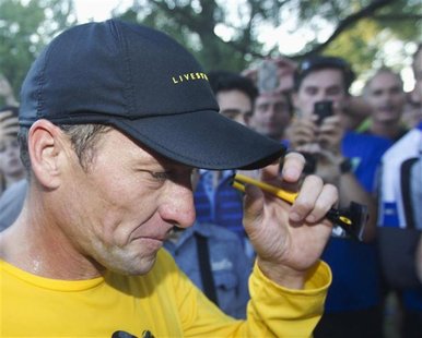 Lance Armstrong walks back to his car after running at Mount Royal park with fans in Montreal August 29, 2012. REUTERS/Christinne Muschi Lance Armstrong walks back to his car after running at Mount Royal park with fans in Montreal August 29, 2012. REUTERS/Christinne Muschi