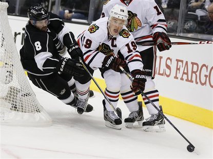 Chicago Blackhawks Jonathan Toews (R) fights for the puck with Los Angeles Kings Drew Doughty during the first period of their NHL hockey ga Chicago Blackhawks Jonathan Toews (R) fights for the puck with Los Angeles Kings Drew Doughty during the first period of their NHL hockey ga