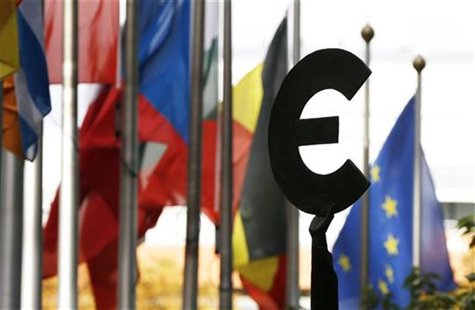A statue depicting European unity is seen near EU flags outside the European Parliament in Brussels October 12, 2012. REUTERS/Francois Lenoi A statue depicting European unity is seen near EU flags outside the European Parliament in Brussels October 12, 2012. REUTERS/Francois Lenoi