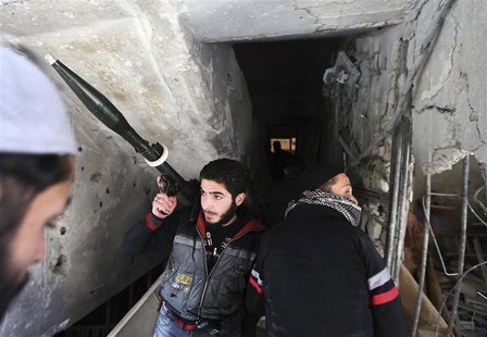 Fighters from Fateh al Sham unit of the Free Syrian Army enter a house in Haresta neighbourhood of Damascus January 20, 2013. REUTERS/Goran Fighters from Fateh al Sham unit of the Free Syrian Army enter a house in Haresta neighbourhood of Damascus January 20, 2013. REUTERS/Goran