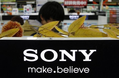 A man stands behind Sony Corp's logo at an electronics store in Tokyo October 31, 2012. REUTERS/Toru Hanai A man stands behind Sony Corp's logo at an electronics store in Tokyo October 31, 2012. REUTERS/Toru Hanai