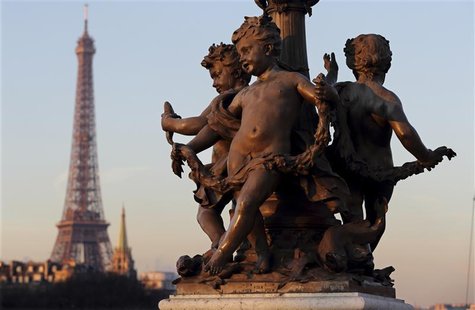 A statue decorates the Alexandre III Bridge which crosses the River Seine near the Eiffel Tower in Paris January 16, 2013. REUTERS/Philippe A statue decorates the Alexandre III Bridge which crosses the River Seine near the Eiffel Tower in Paris January 16, 2013. REUTERS/Philippe