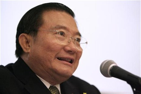 Thai Beverage's Chairman Charoen Sirivadhanabhakdi speaks during a news conference at the Singapore Exchange in Singapore May 30, 2006. REUT Thai Beverage's Chairman Charoen Sirivadhanabhakdi speaks during a news conference at the Singapore Exchange in Singapore May 30, 2006. REUT