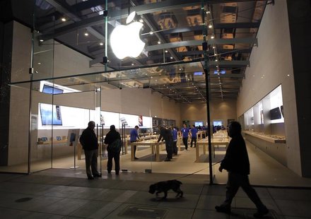The Apple retail store is shown in Palo Alto, California November 2, 2012, prior to the iPad mini initial sales offerings. REUTERS/Robert Ga The Apple retail store is shown in Palo Alto, California November 2, 2012, prior to the iPad mini initial sales offerings. REUTERS/Robert Ga