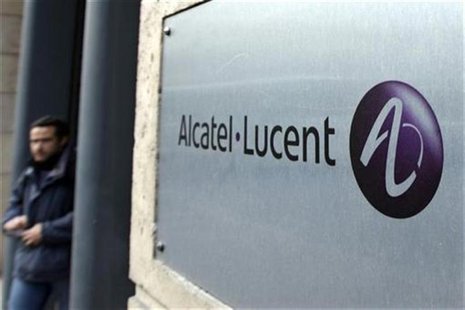 The logo of Alcatel-Lucent is pictured at the entrance of its Paris headquarters December 12, 2008. REUTERS/Charles Platiau The logo of Alcatel-Lucent is pictured at the entrance of its Paris headquarters December 12, 2008. REUTERS/Charles Platiau