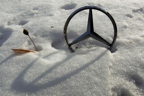 File picture shows a German car manufacturer Daimler's characteristic Mercedes-Benz star on a snow covered vehicle in Bucharest February 10, File picture shows a German car manufacturer Daimler's characteristic Mercedes-Benz star on a snow covered vehicle in Bucharest February 10,