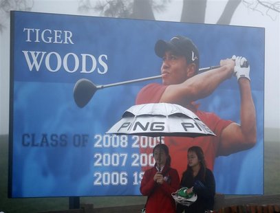 Golf fans arrives as fog delays the start of third round play at the Farmers Insurance Open in San Diego, California, January 26, 2013. REUT Golf fans arrives as fog delays the start of third round play at the Farmers Insurance Open in San Diego, California, January 26, 2013. REUT