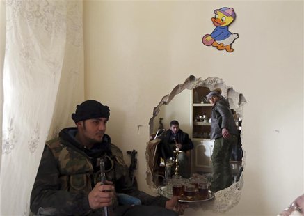A fighter from the Free Syrian Army's Tahrir al Sham holds tray of tea in Mleha suburb of Damascus January 27, 2013. REUTERS/Goran Tomasevic A fighter from the Free Syrian Army's Tahrir al Sham holds tray of tea in Mleha suburb of Damascus January 27, 2013. REUTERS/Goran Tomasevic