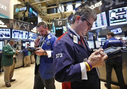 Traders work on the floor of the New York Stock Exchange, January 23, 2013. REUTERS/Brendan McDermid Traders work on the floor of the New York Stock Exchange, January 23, 2013. REUTERS/Brendan McDermid