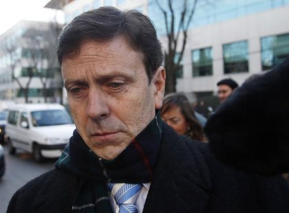 Spanish doctor Eufemiano Fuentes (C) is surrounded by media as he enters a courthouse on the first day of the high-profile Operacion Puerto Spanish doctor Eufemiano Fuentes (C) is surrounded by media as he enters a courthouse on the first day of the high-profile Operacion Puerto