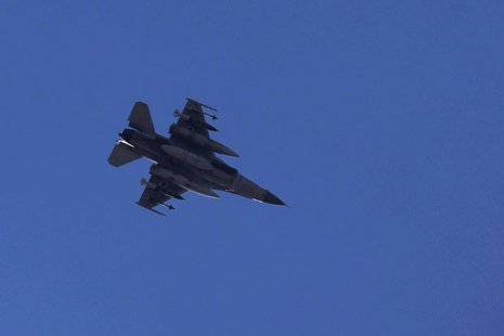 An Israeli F16 fighter jet flies over the southern city of Ashdod in this file photo taken November 15, 2012. REUTERS/Amir Cohen An Israeli F16 fighter jet flies over the southern city of Ashdod in this file photo taken November 15, 2012. REUTERS/Amir Cohen