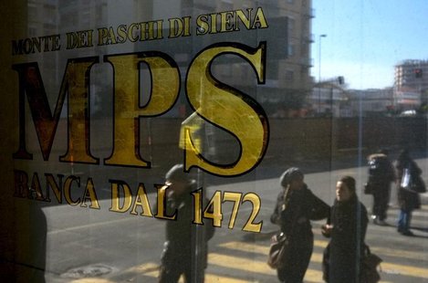 People are reflected in the window of a Monte Dei Paschi Di Siena bank in Rome January 29, 2013. out. REUTERS/Max Rossi People are reflected in the window of a Monte Dei Paschi Di Siena bank in Rome January 29, 2013. out. REUTERS/Max Rossi