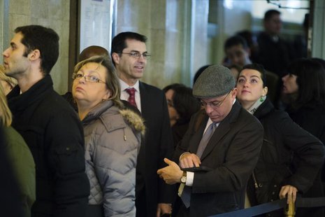 Job seekers wait in line to speak to recruiters at a job fair put on by online recruiting company TheLadders at Grand Central Station in New Job seekers wait in line to speak to recruiters at a job fair put on by online recruiting company TheLadders at Grand Central Station in New