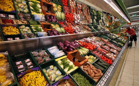 A customer selects vegetables at a supermarket in Prague June 14, 2011. REUTERS/David W Cerny A customer selects vegetables at a supermarket in Prague June 14, 2011. REUTERS/David W Cerny