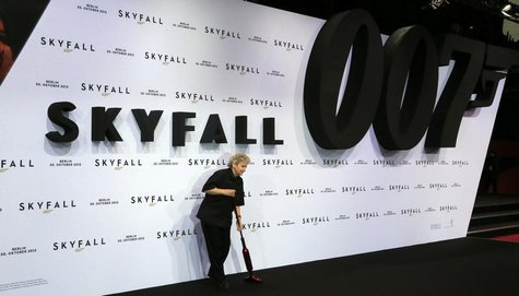 An employee cleans the red carpet before the German premiere for the film 'Skyfall' in Berlin October 30, 2012. REUTERS/Tobias Schwarz An employee cleans the red carpet before the German premiere for the film 'Skyfall' in Berlin October 30, 2012. REUTERS/Tobias Schwarz