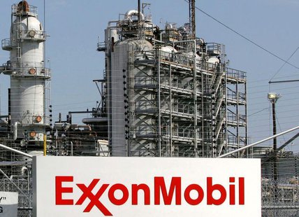 A view of the Exxon Mobil refinery in Baytown, Texas September 15, 2008. REUTERS/Jessica Rinaldi A view of the Exxon Mobil refinery in Baytown, Texas September 15, 2008. REUTERS/Jessica Rinaldi