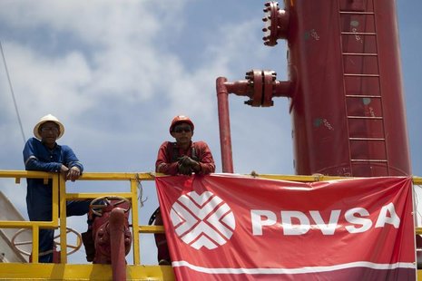 Workers stand in front of a drilling rig at an oil well operated by Venezuela's state oil company PDVSA in Morichal July 28, 2011. REUTERS/C Workers stand in front of a drilling rig at an oil well operated by Venezuela's state oil company PDVSA in Morichal July 28, 2011. REUTERS/C