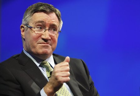 Chairman and CEO of Time Warner Cable Glenn Britt gestures during a panel session at The Cable Show in Boston, Massachusetts May 21, 2012. R Chairman and CEO of Time Warner Cable Glenn Britt gestures during a panel session at The Cable Show in Boston, Massachusetts May 21, 2012. R