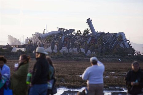 Crowds look at the South Bay Power Plant after its implosion in Chula Vista, California, February 2, 2013. REUTERS/Sam Hodgson Crowds look at the South Bay Power Plant after its implosion in Chula Vista, California, February 2, 2013. REUTERS/Sam Hodgson
