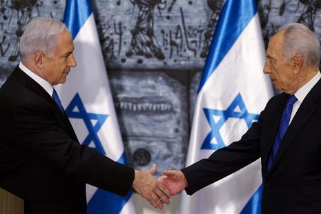 Israeli Prime Minister Benjamin Netanyahu (L) and Israeli President Shimon Peres shake hands at the conclusion of a brief ceremony at the pr Israeli Prime Minister Benjamin Netanyahu (L) and Israeli President Shimon Peres shake hands at the conclusion of a brief ceremony at the pr