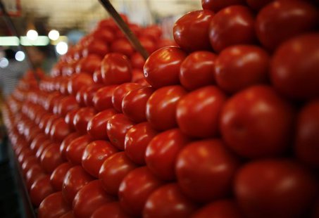 Tomatoes are displayed at a vegetable stall in La Merced market, downtown Mexico City January 31, 2013. REUTERS/Tomas Bravo Tomatoes are displayed at a vegetable stall in La Merced market, downtown Mexico City January 31, 2013. REUTERS/Tomas Bravo