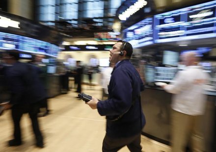 Traders work on the floor of the New York Stock Exchange, February 1, 2013. REUTERS/Brendan McDermid Traders work on the floor of the New York Stock Exchange, February 1, 2013. REUTERS/Brendan McDermid