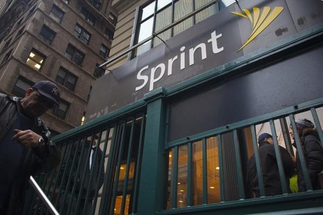 People walk past a Sprint store in New York December 17, 2012. REUTERS/Andrew Kelly People walk past a Sprint store in New York December 17, 2012. REUTERS/Andrew Kelly