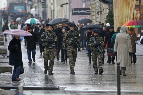 French soldiers patrol on the Champs Elysees avenue in Paris as part of the "Vigipirate" heightened security plan January 21, 2013 following French soldiers patrol on the Champs Elysees avenue in Paris as part of the "Vigipirate" heightened security plan January 21, 2013 following