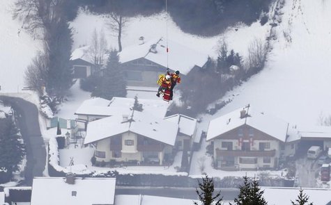 Lindsey Vonn of the U.S. is airlifted after crashing during the women's Super G race at the World Alpine Skiing Championships in Schladming Lindsey Vonn of the U.S. is airlifted after crashing during the women's Super G race at the World Alpine Skiing Championships in Schladming