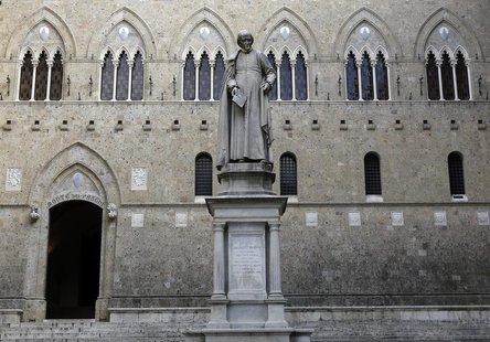 Monte Dei Paschi bank headquarters is pictured in Siena January 25, 2013. REUTERS/Stefano Rellandini Monte Dei Paschi bank headquarters is pictured in Siena January 25, 2013. REUTERS/Stefano Rellandini