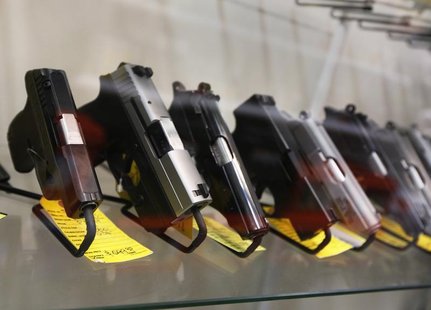 A display of 7-round handguns are seen at Coliseum Gun Traders Ltd. in Uniondale, New York January 16, 2013. REUTERS/Shannon Stapleton A display of 7-round handguns are seen at Coliseum Gun Traders Ltd. in Uniondale, New York January 16, 2013. REUTERS/Shannon Stapleton