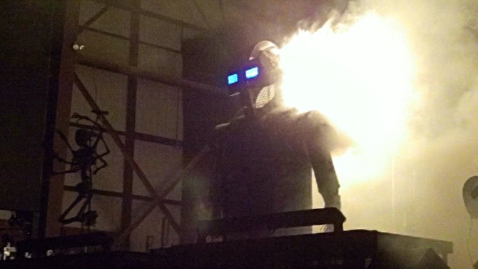 That's a big smoking robot...