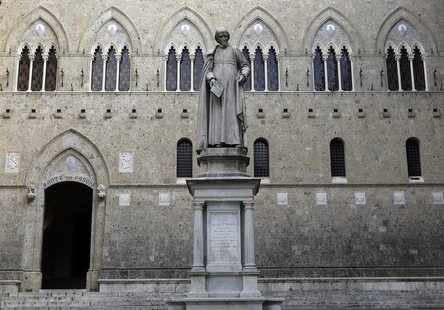 Monte Dei Paschi bank headquarters is pictured in Siena January 25, 2013. REUTERS/Stefano Rellandini Monte Dei Paschi bank headquarters is pictured in Siena January 25, 2013. REUTERS/Stefano Rellandini
