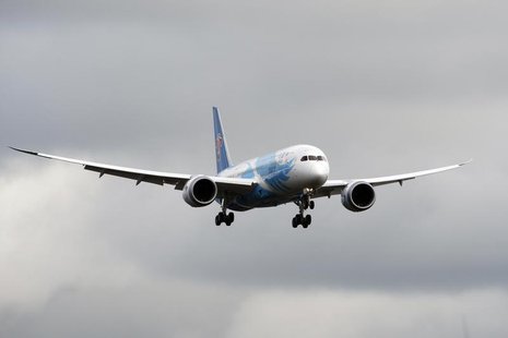 The Boeing 787 lands in Everett, Washington travelling with crew only from Fort Worth, Texas February 7, 2013. REUTERS/Kevin P. Casey The Boeing 787 lands in Everett, Washington travelling with crew only from Fort Worth, Texas February 7, 2013. REUTERS/Kevin P. Casey