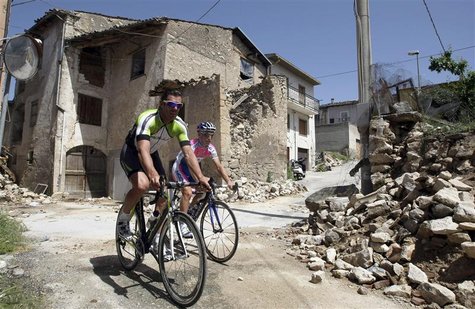 Itlay's former rider and World champion Mario Cipollini (L) with Lampre rider Enrico Gasparotto visit San Gregorio village near L'Aquila dur Itlay's former rider and World champion Mario Cipollini (L) with Lampre rider Enrico Gasparotto visit San Gregorio village near L'Aquila dur